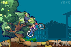 《自行车抬车把赛》游戏画面4