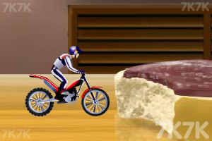 《平衡摩托车技4》游戏画面3