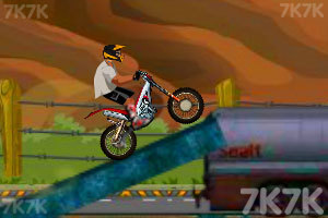 《摩托障碍大赛》游戏画面3