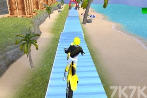 《摩托车特技赛道》游戏画面2